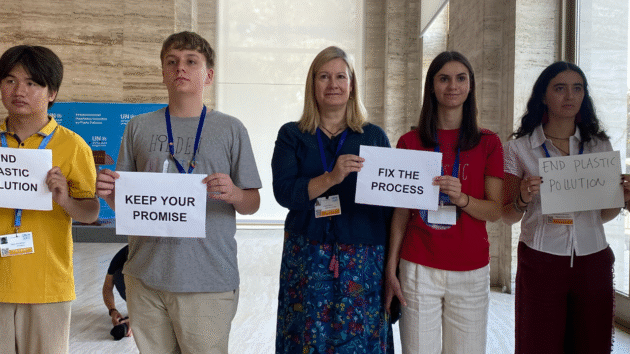 Hidden Plastic at civil society mobilisation - Zara and Ashton Hawkins among line of youth advocates holding signs calling for an ambitious treaty.